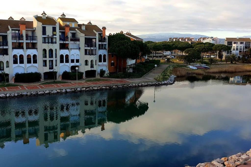 Residence Pointe Vermeille - Charmant Studio Cabine Avec Jolie Vue Sur Le Lac Marin 르발카레스 외부 사진