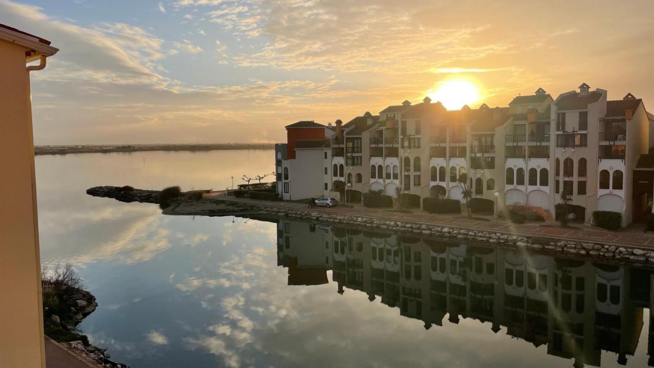 Residence Pointe Vermeille - Charmant Studio Cabine Avec Jolie Vue Sur Le Lac Marin 르발카레스 외부 사진